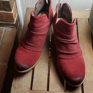 Earth Origins Booties size 9